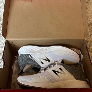 New Balance fresh foam roav tee shirt shoes